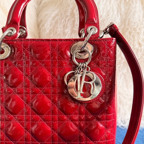 CHRISTIAN DIOR
Patent Cannage Medium Lady Dior Red - Picture 4 of 9